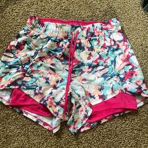 Athletic shorts with built in liner